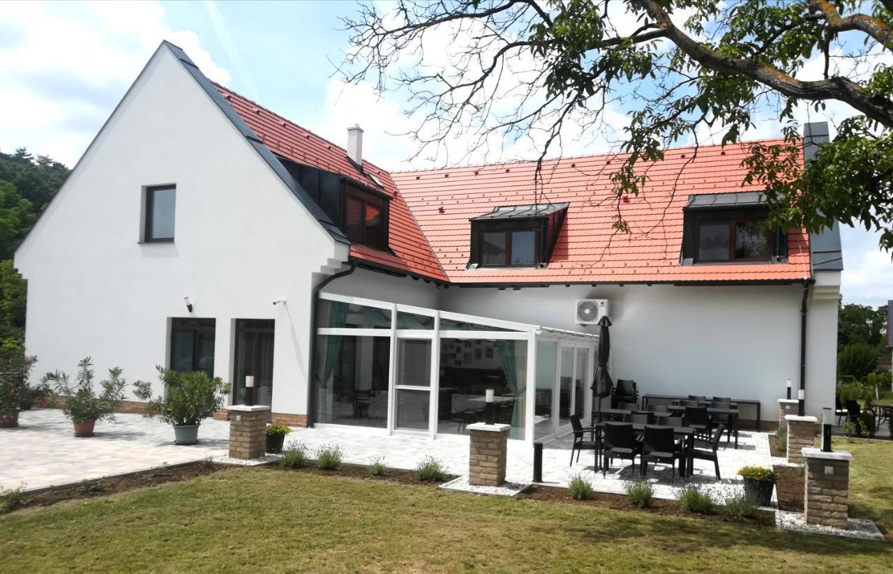 Dreko Panzio & Borbisztro Bed and Breakfast Győrújbarát Εξωτερικό φωτογραφία