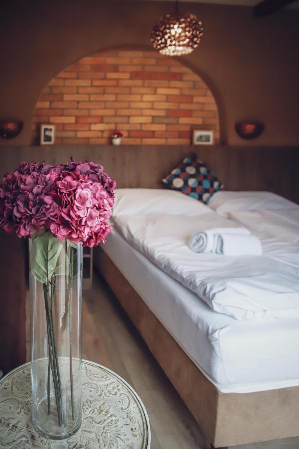Dreko Panzio & Borbisztro Bed and Breakfast Győrújbarát Εξωτερικό φωτογραφία