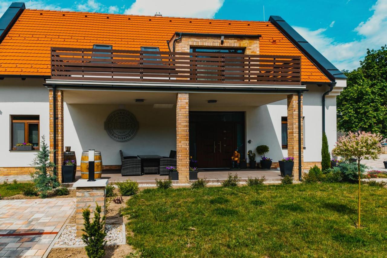 Dreko Panzio & Borbisztro Bed and Breakfast Győrújbarát Εξωτερικό φωτογραφία