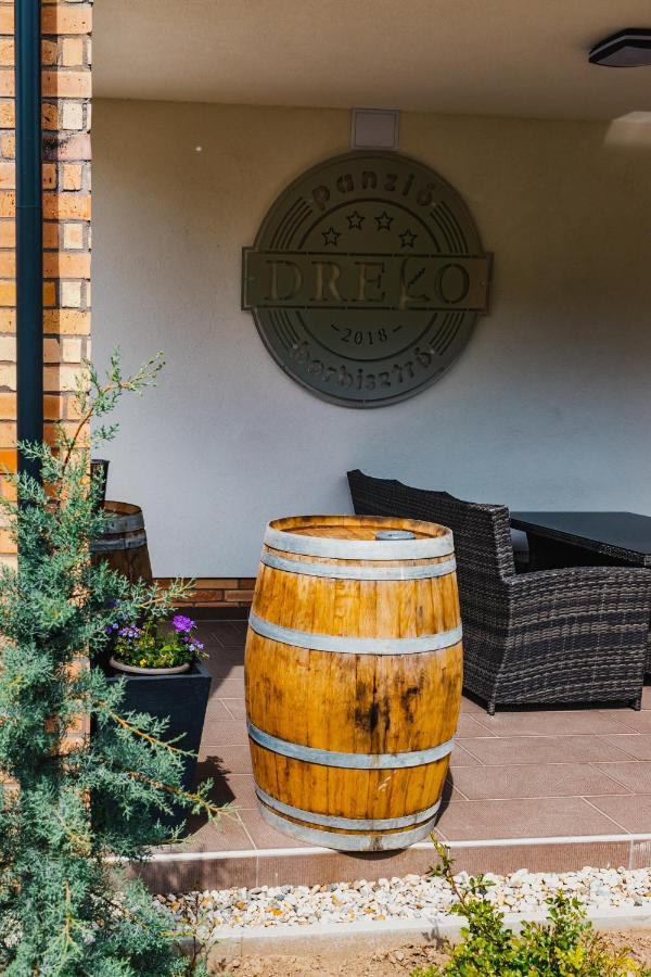 Dreko Panzio & Borbisztro Bed and Breakfast Győrújbarát Εξωτερικό φωτογραφία