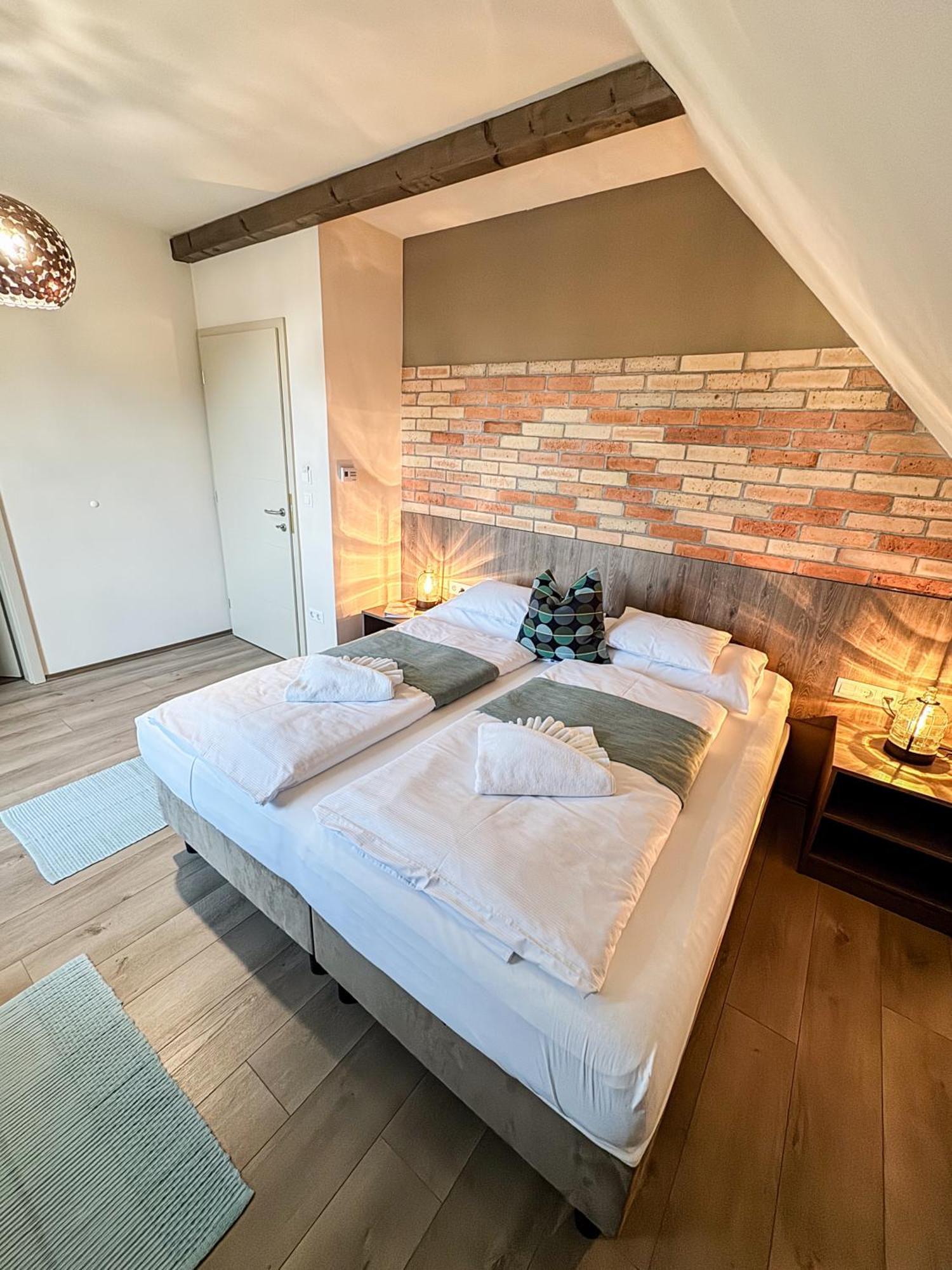 Dreko Panzio & Borbisztro Bed and Breakfast Győrújbarát Εξωτερικό φωτογραφία