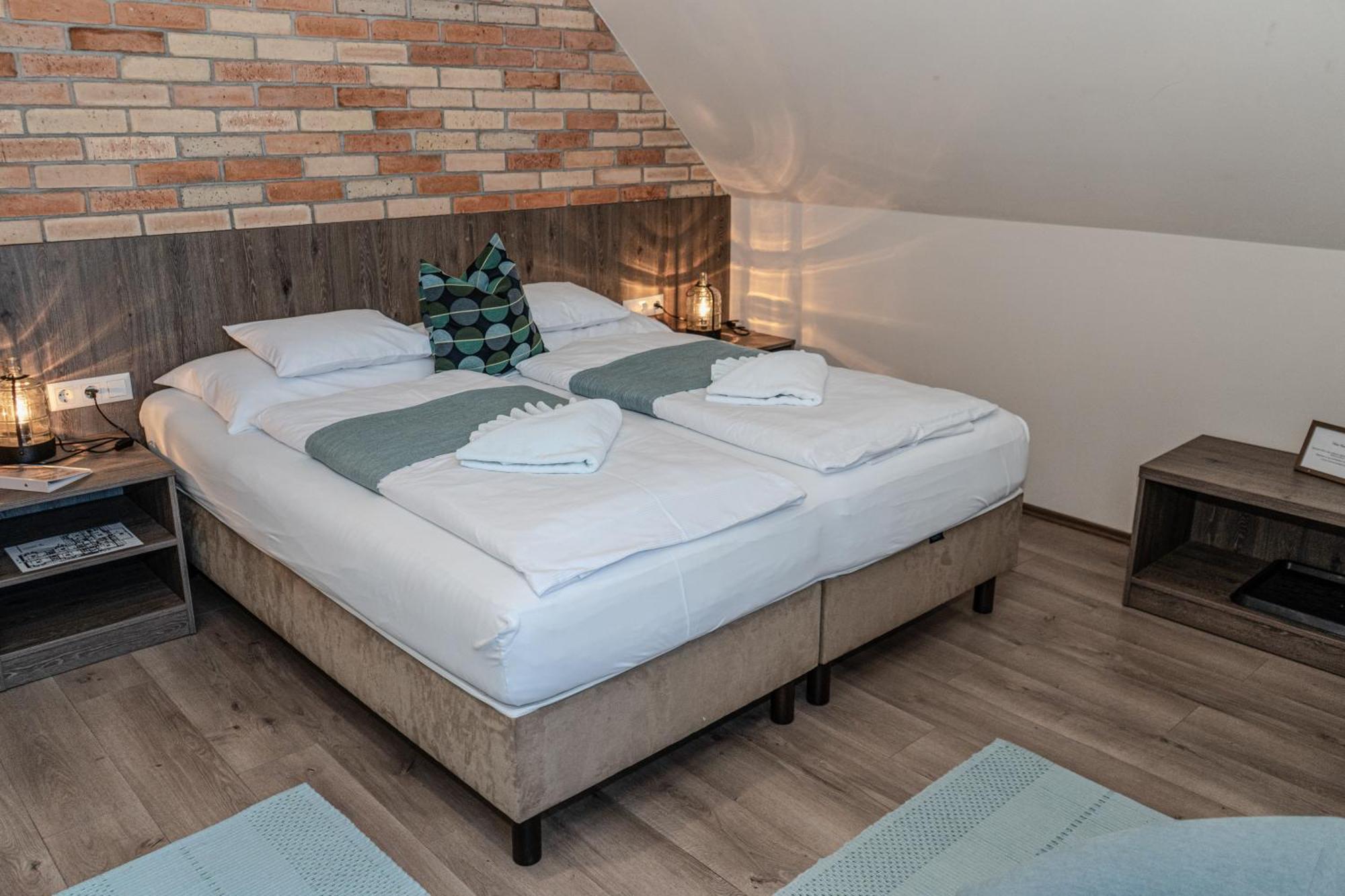 Dreko Panzio & Borbisztro Bed and Breakfast Győrújbarát Εξωτερικό φωτογραφία