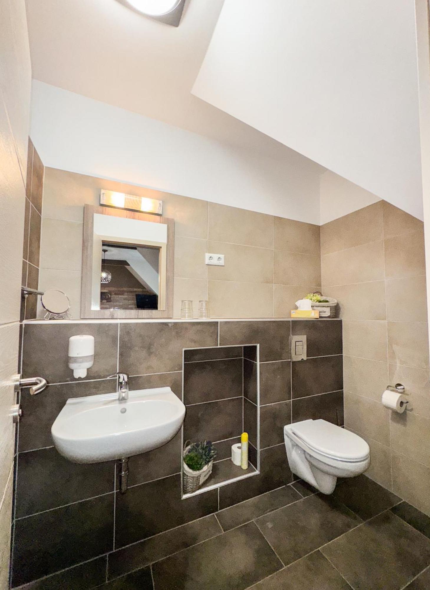 Dreko Panzio & Borbisztro Bed and Breakfast Győrújbarát Εξωτερικό φωτογραφία