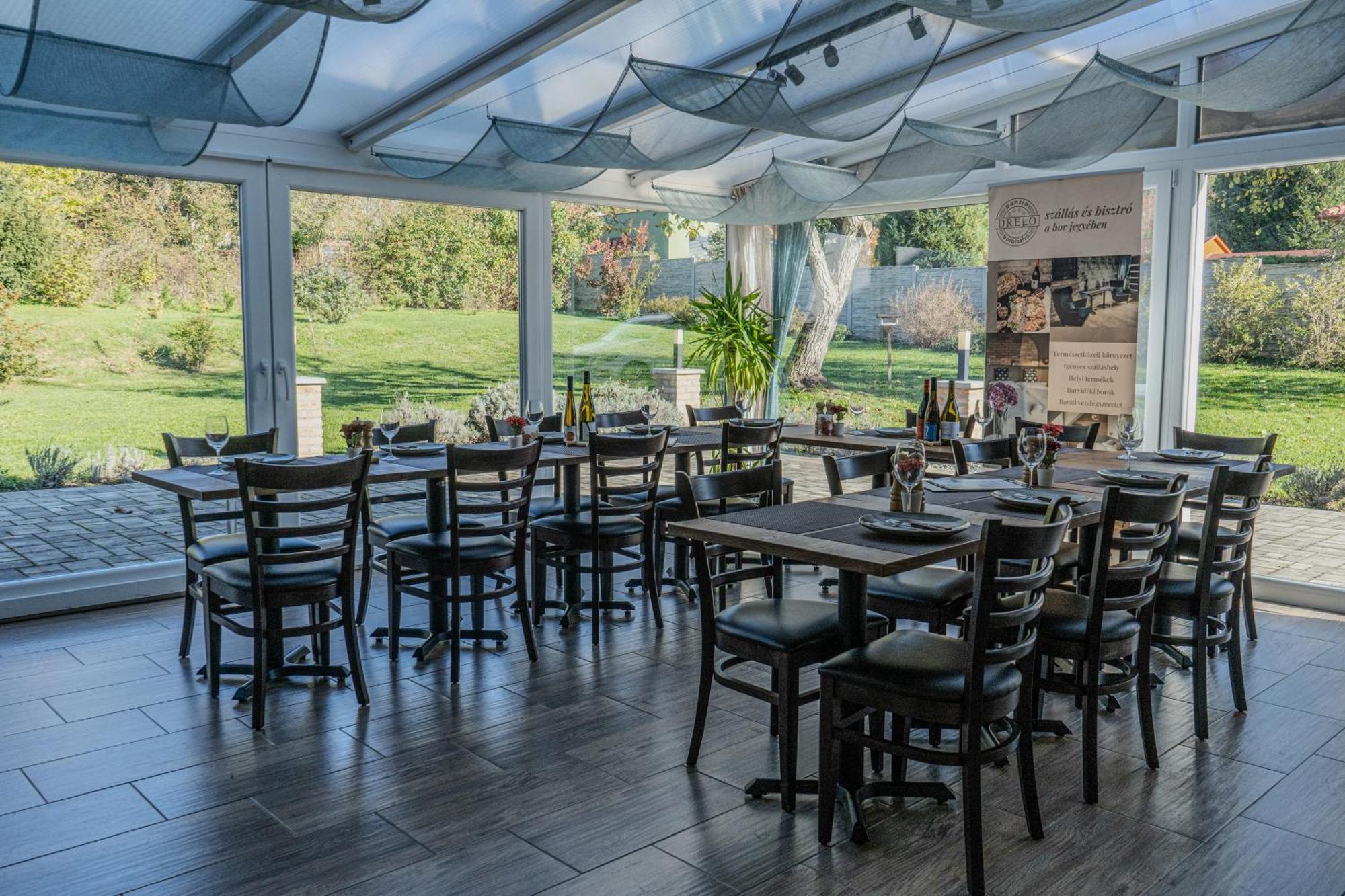 Dreko Panzio & Borbisztro Bed and Breakfast Győrújbarát Εξωτερικό φωτογραφία