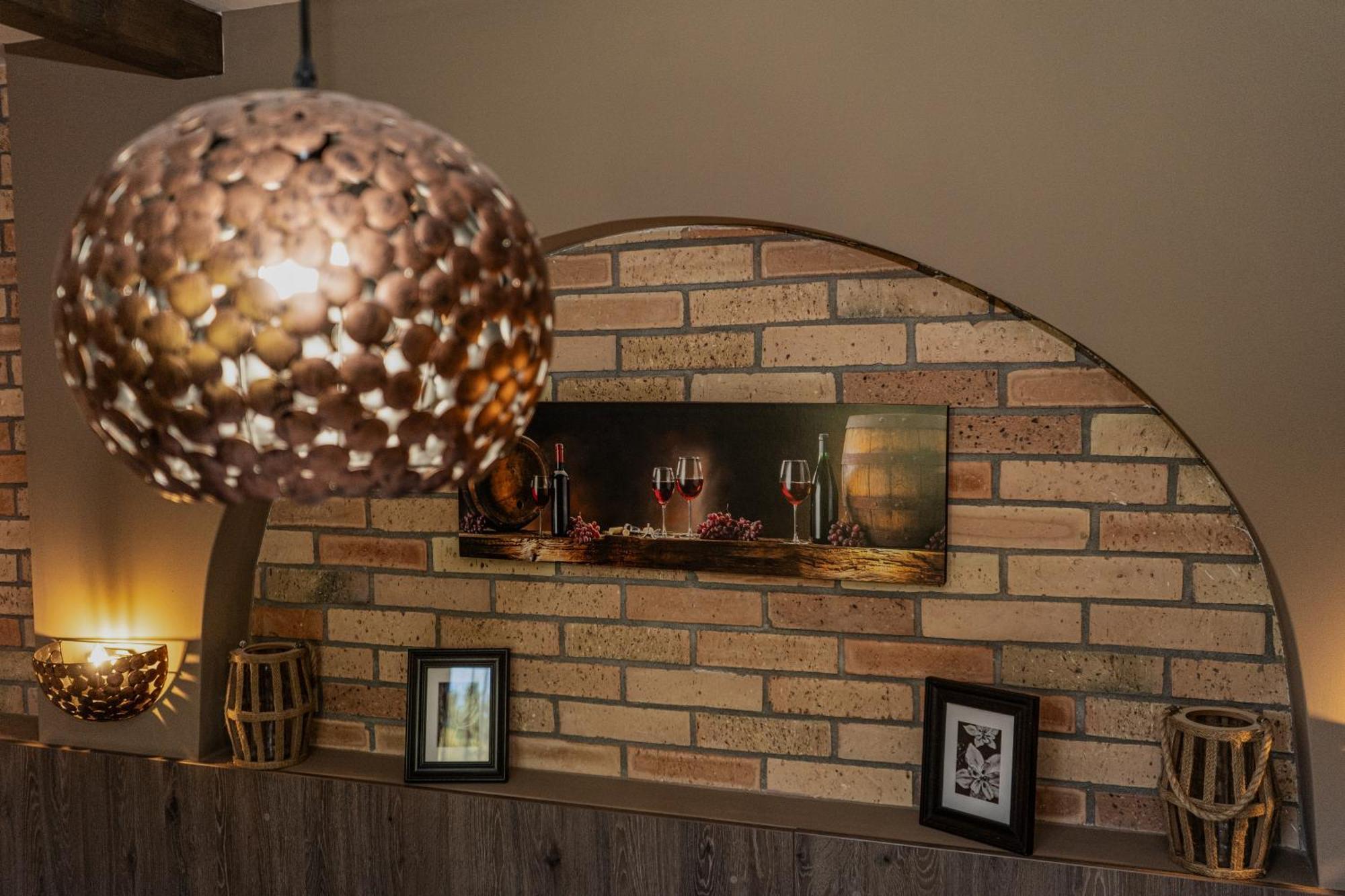 Dreko Panzio & Borbisztro Bed and Breakfast Győrújbarát Εξωτερικό φωτογραφία